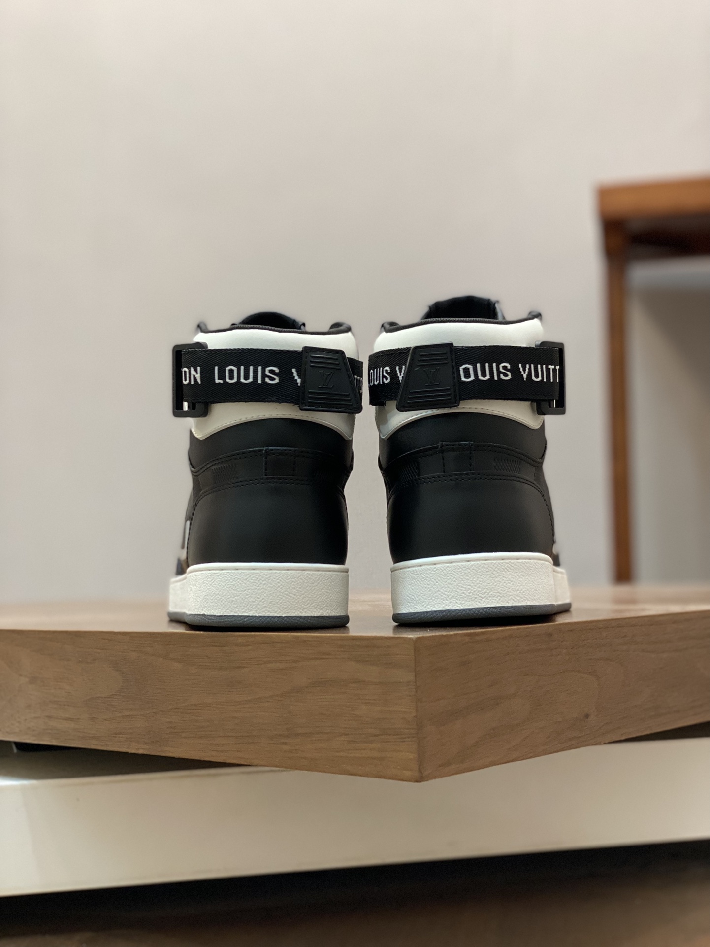 Louis Vuitton原單鞋牛皮製作 專櫃同步休閒鞋