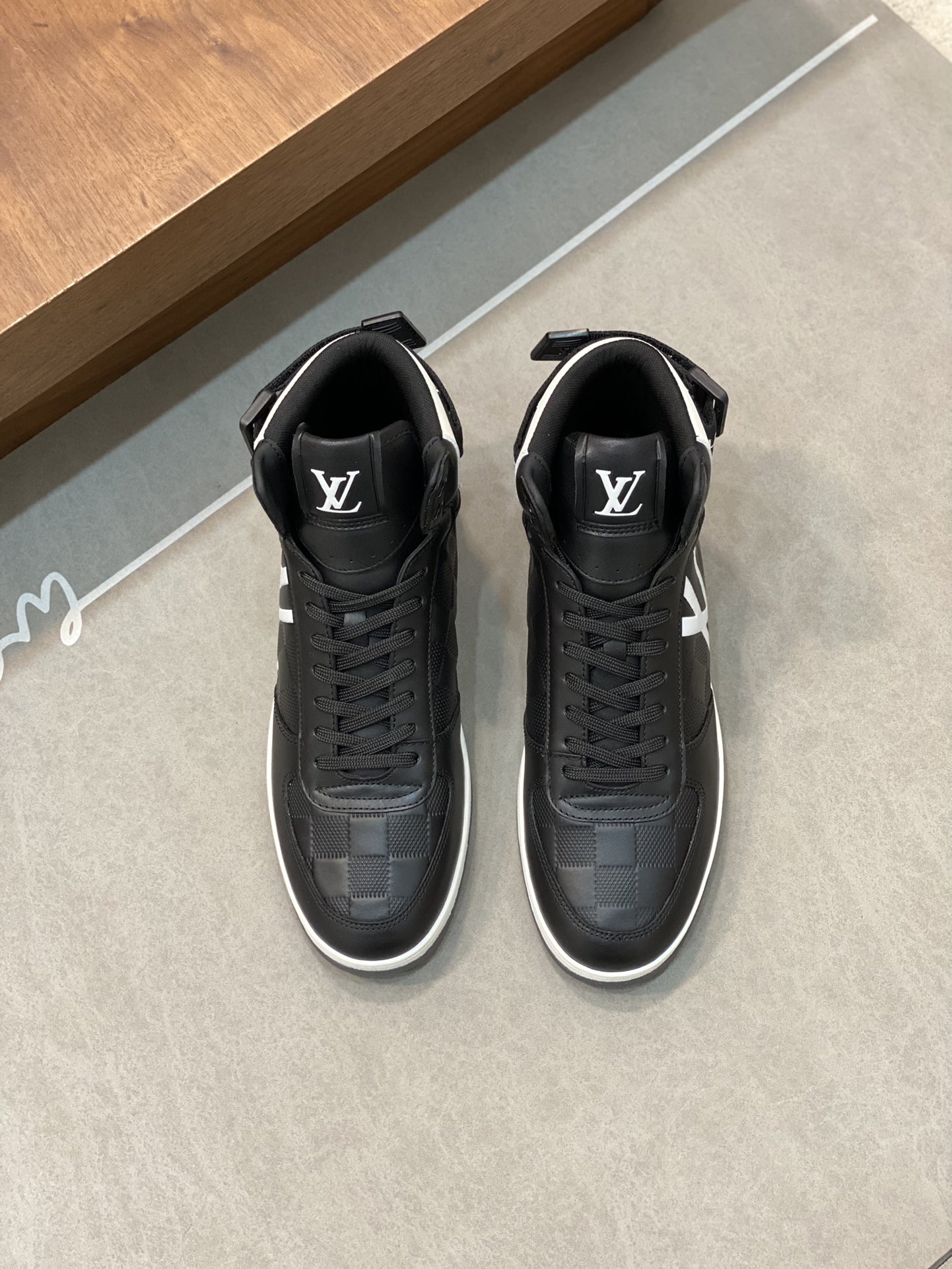 Louis Vuitton原單鞋牛皮製作 專櫃同步休閒鞋