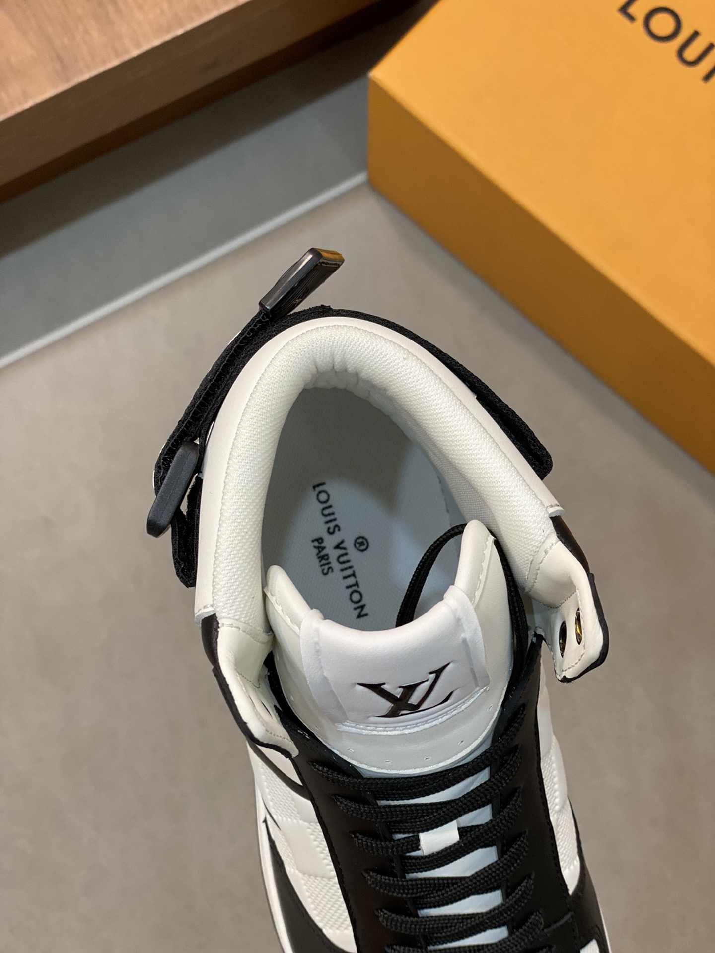 頂級精品LV一比一復刻高幫鞋真皮材質專櫃同步