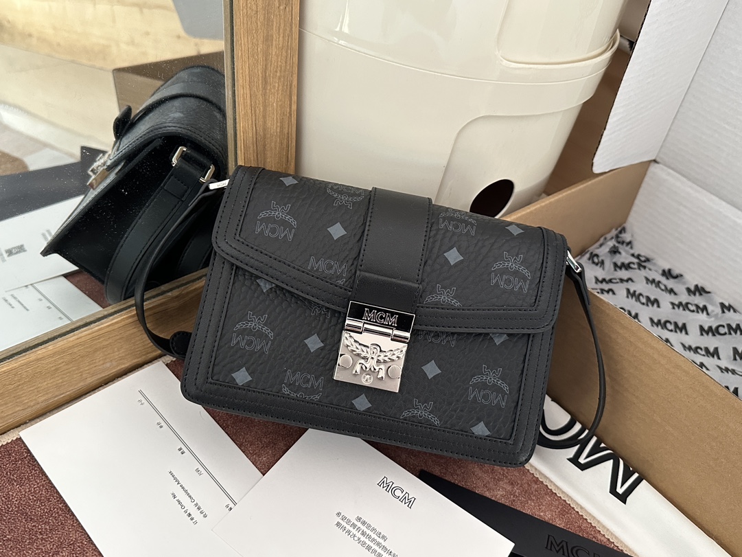 原單複刻MCM包包 2024新品Tracy Visetos肩揹包 黑色