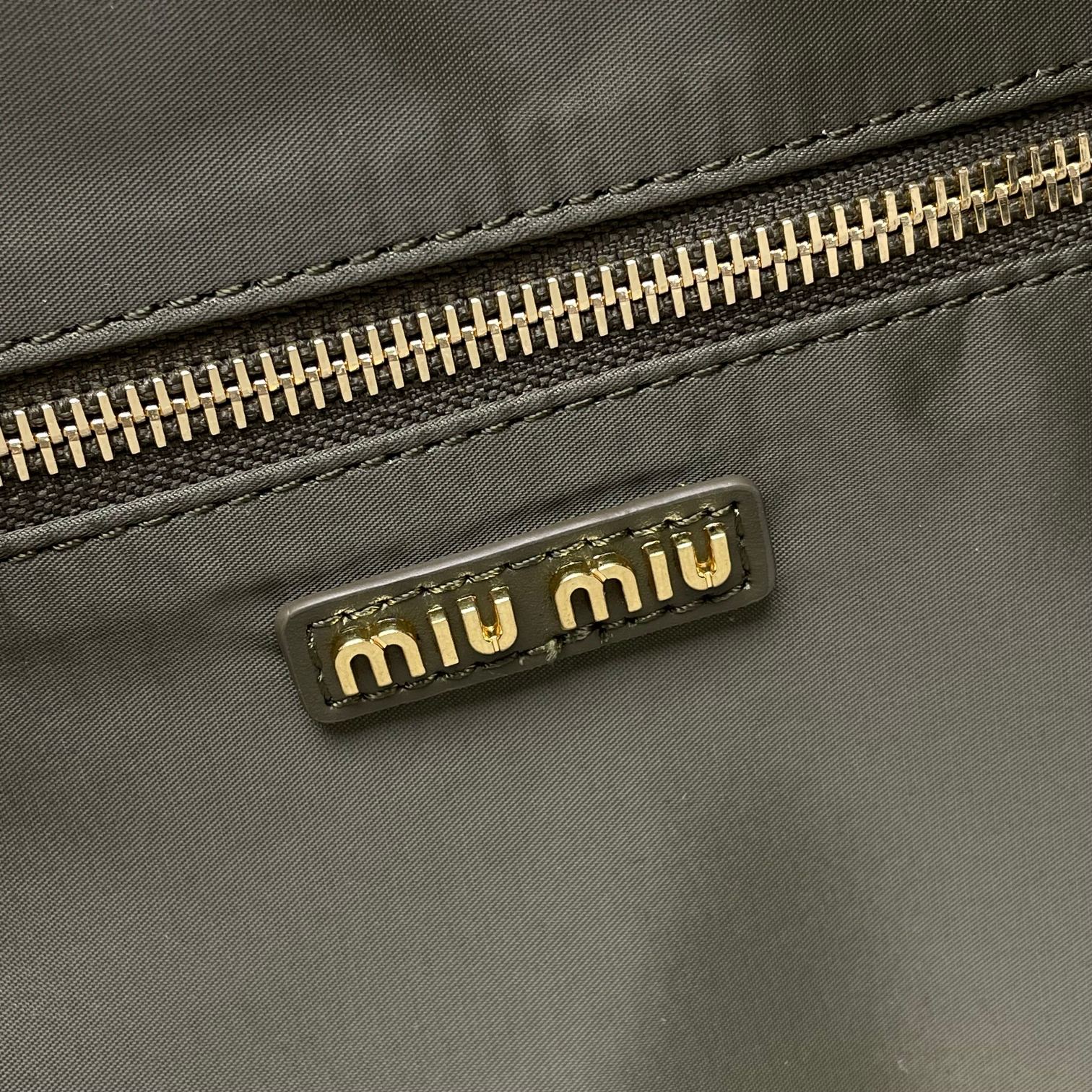 一比一復刻Miu Miu缪缪包 商務皮革手挽手袋 公文包手提袋 緑色