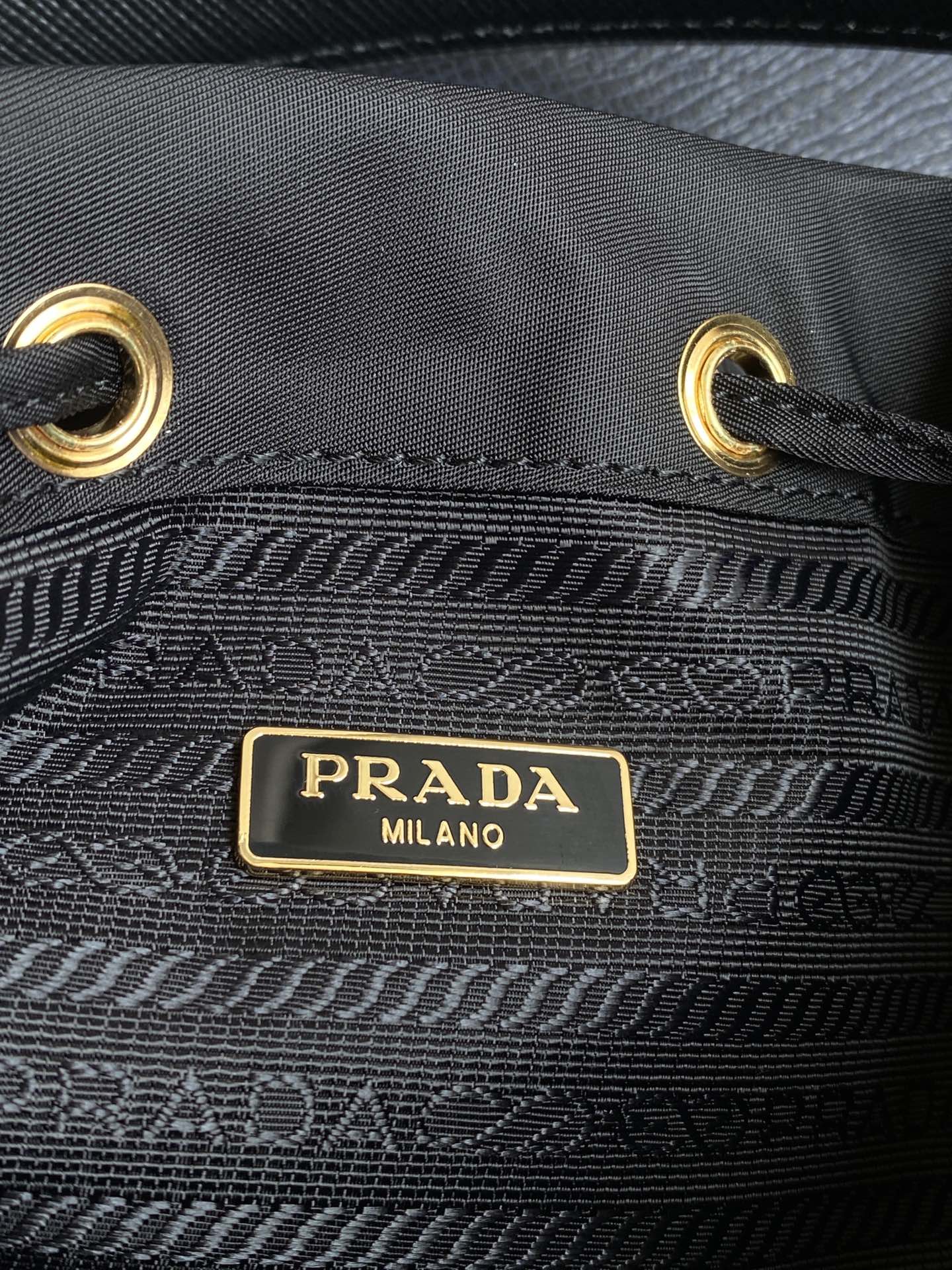 一比一複刻普拉達包包 Prada Duet Re-Nylon 水桶袋 黑色