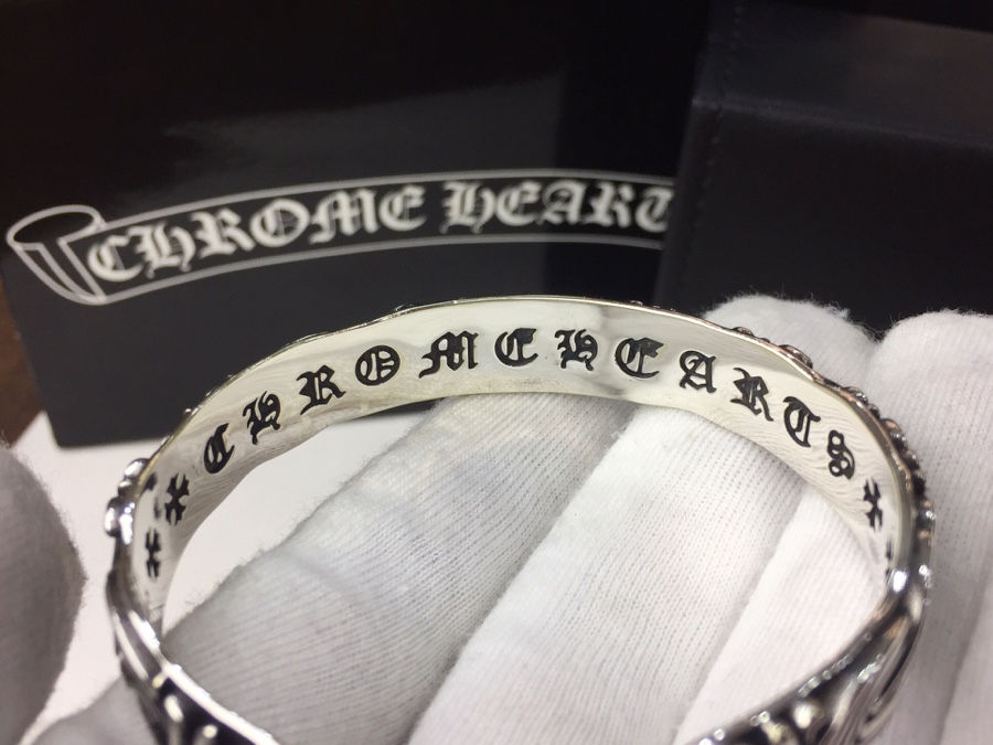 高仿原單Chrome Hearts克羅心飾品 寬版開口復古花紋十字架手鐲