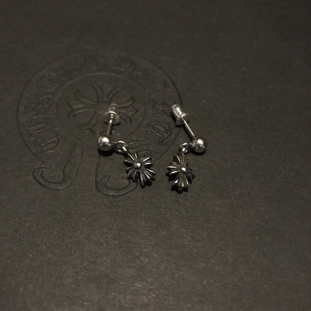 高仿複刻Chrome Hearts克羅心飾品 TINY E十字架耳墜