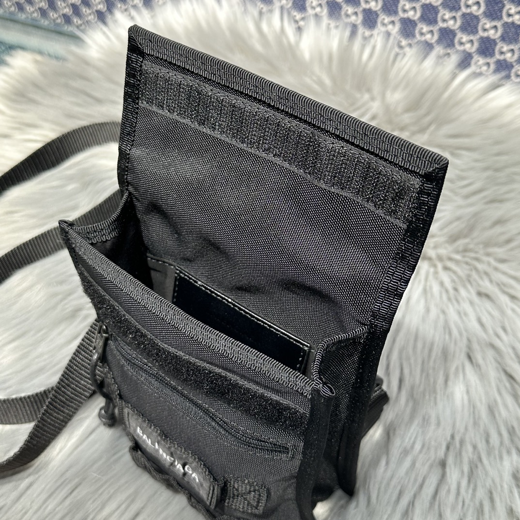 専櫃1比1balenciaga巴黎世家包包 ARMY 小號 尼龍肩帶手拿包 斜揹包