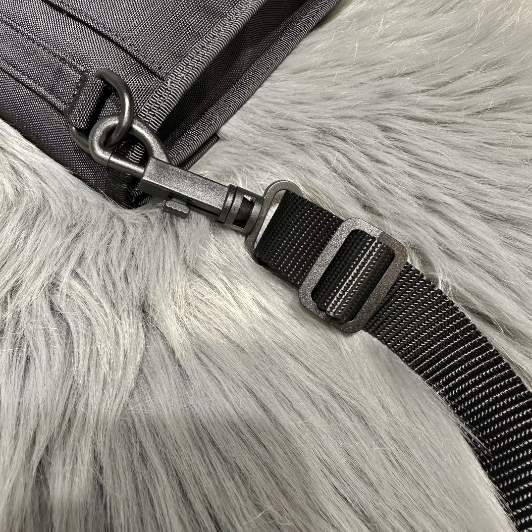 専櫃1比1balenciaga巴黎世家包包 ARMY 小號 尼龍肩帶手拿包 斜揹包