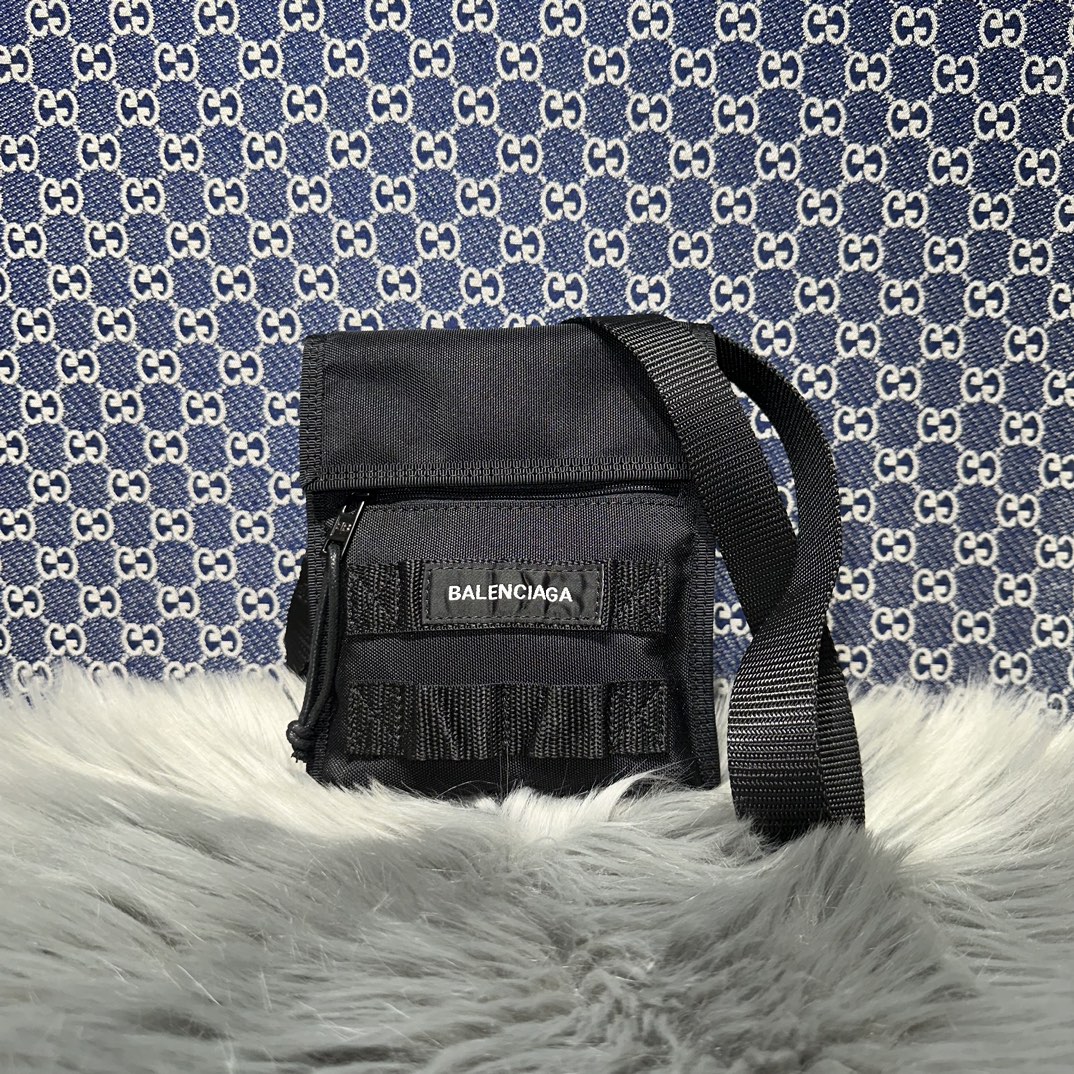 専櫃1比1balenciaga巴黎世家包包 ARMY 小號 尼龍肩帶手拿包 斜揹包
