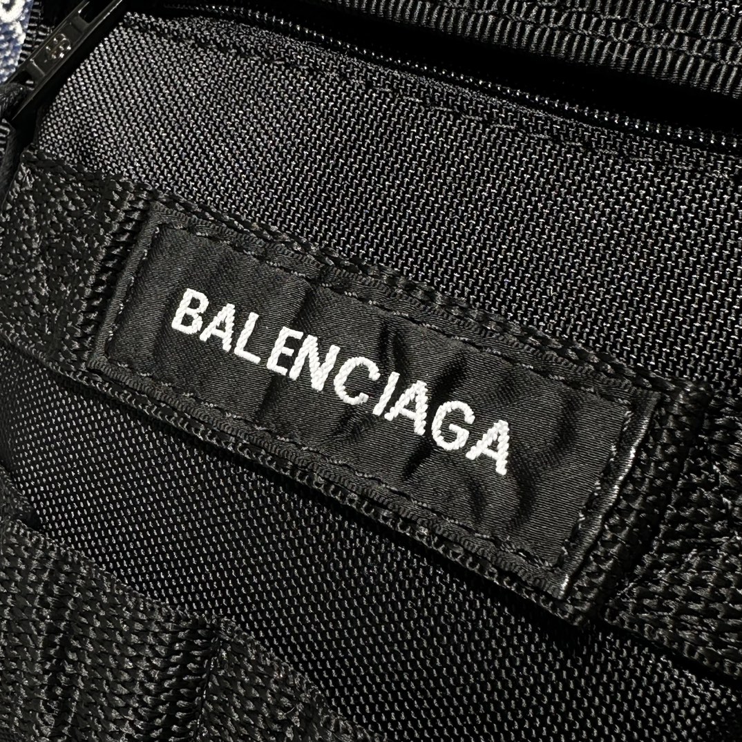 専櫃1比1balenciaga巴黎世家包包 ARMY 小號 尼龍肩帶手拿包 斜揹包