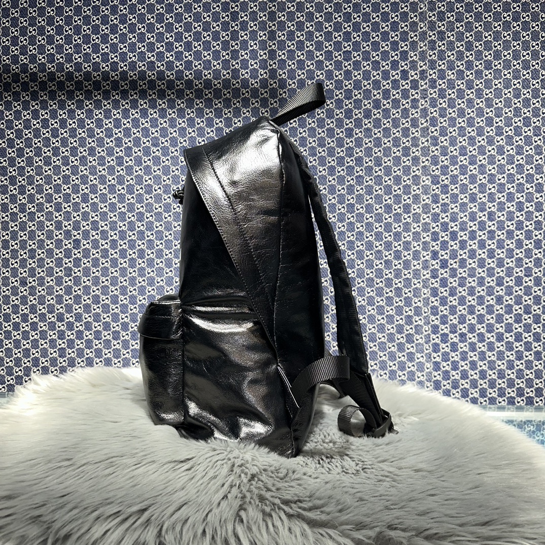 一比一高仿balenciaga巴黎世家包包 虎字母壓花 洗水牛皮Explorer雙肩揹包