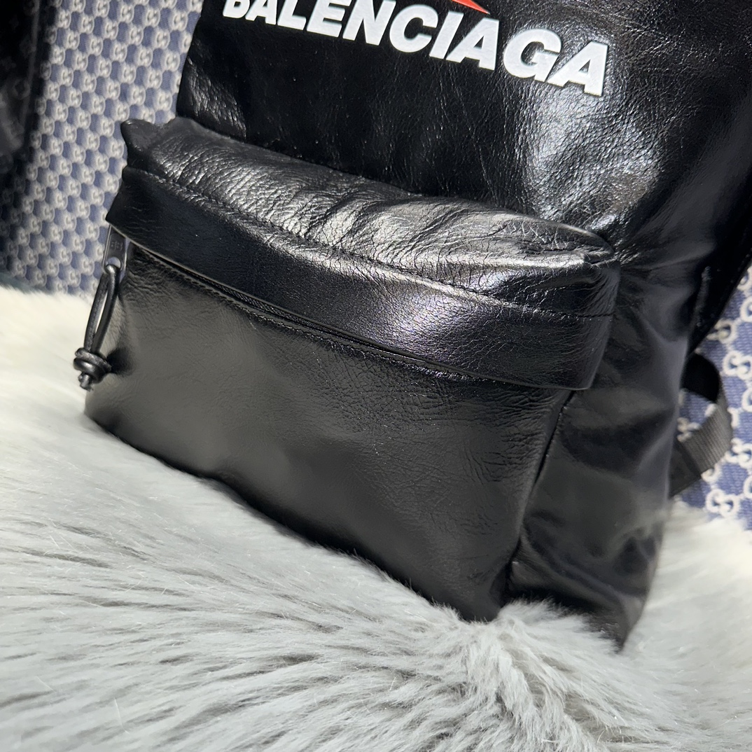 一比一高仿balenciaga巴黎世家包包 虎字母壓花 洗水牛皮Explorer雙肩揹包