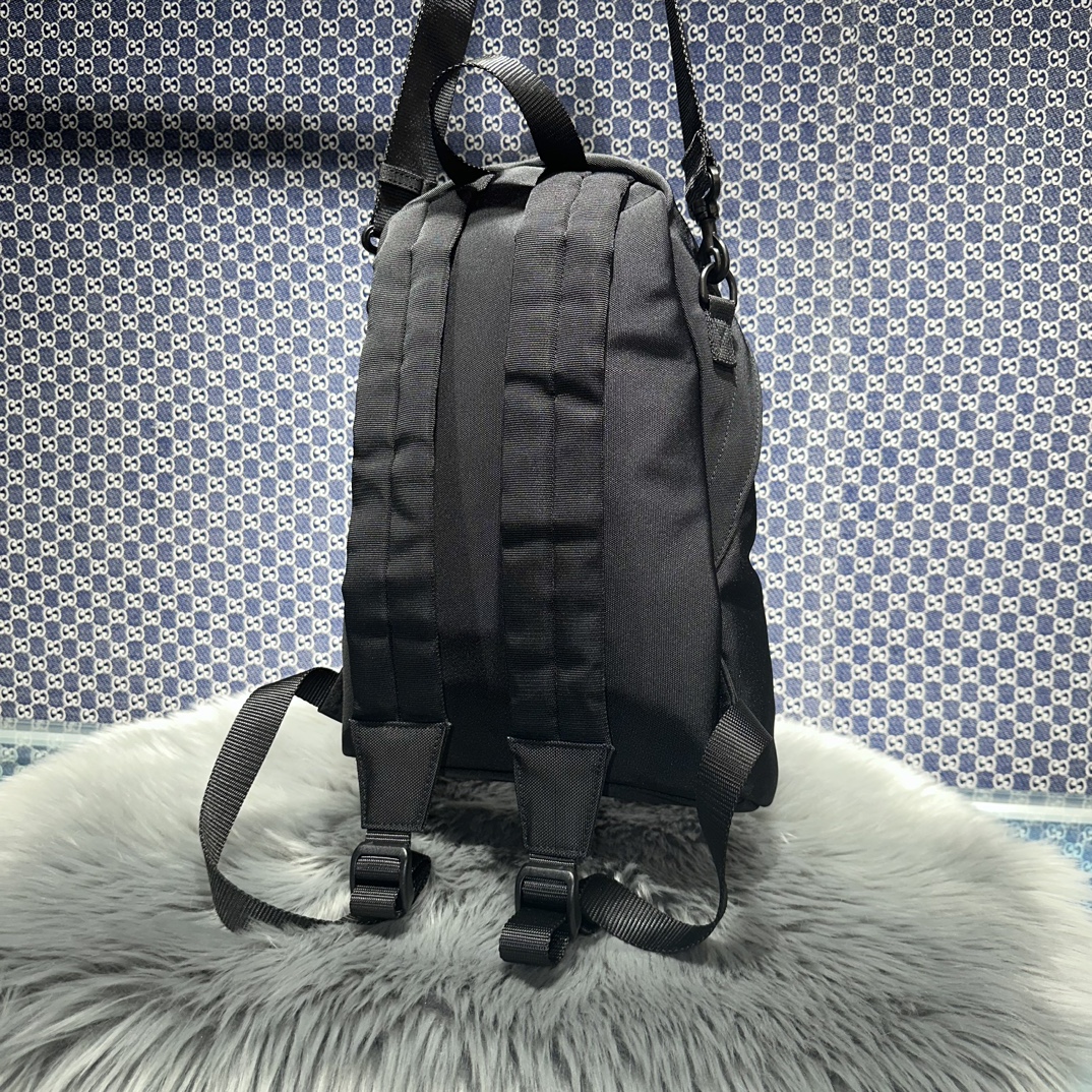 一比一高仿balenciaga巴黎世家包包 Sport 黑色尼龍斜挎揹包