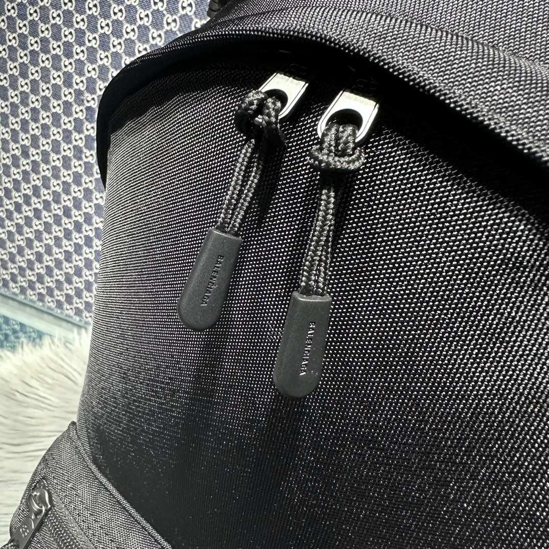一比一高仿balenciaga巴黎世家包包 Sport 黑色尼龍斜挎揹包