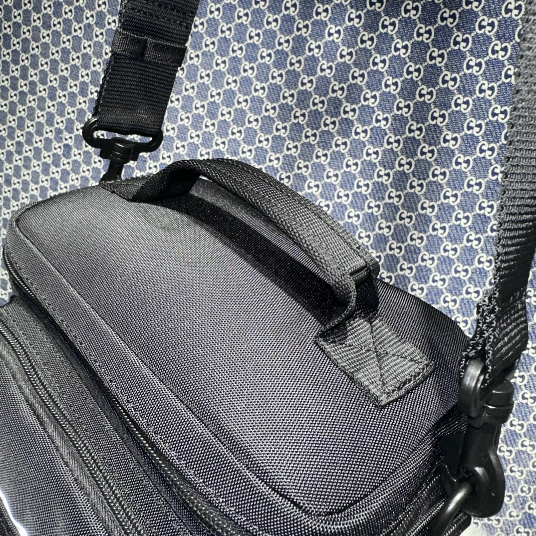 1比1複刻balenciaga巴黎世家包包 Sport 黑色尼龍斜挎 相機包