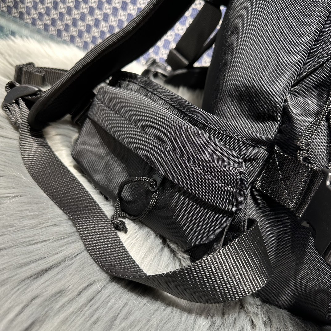原單複刻balenciaga巴黎世家包包 SKIWEAR-Ski黑色再生尼龍雙肩包