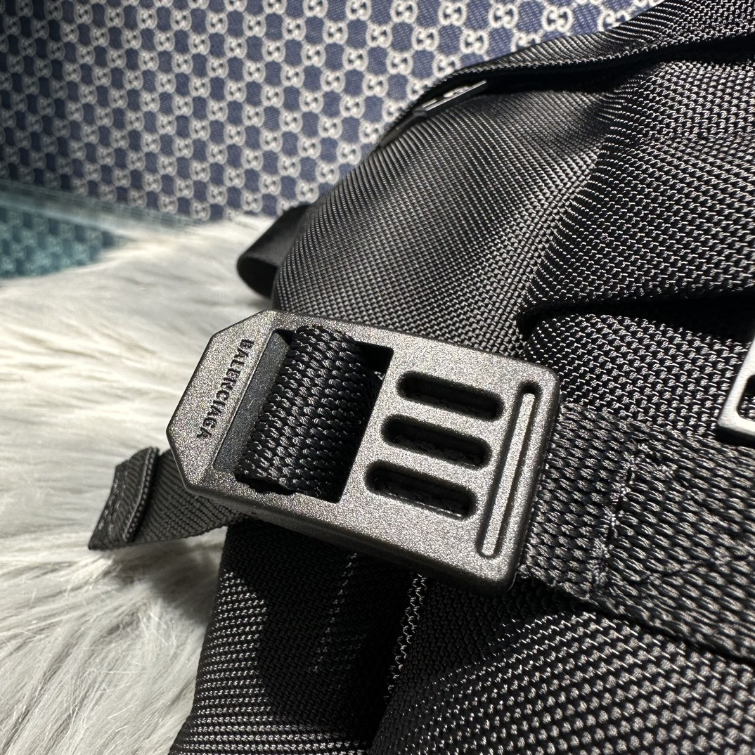 1比1専櫃複刻balenciaga巴黎世家包包 Army 黑色尼龍大號腰包
