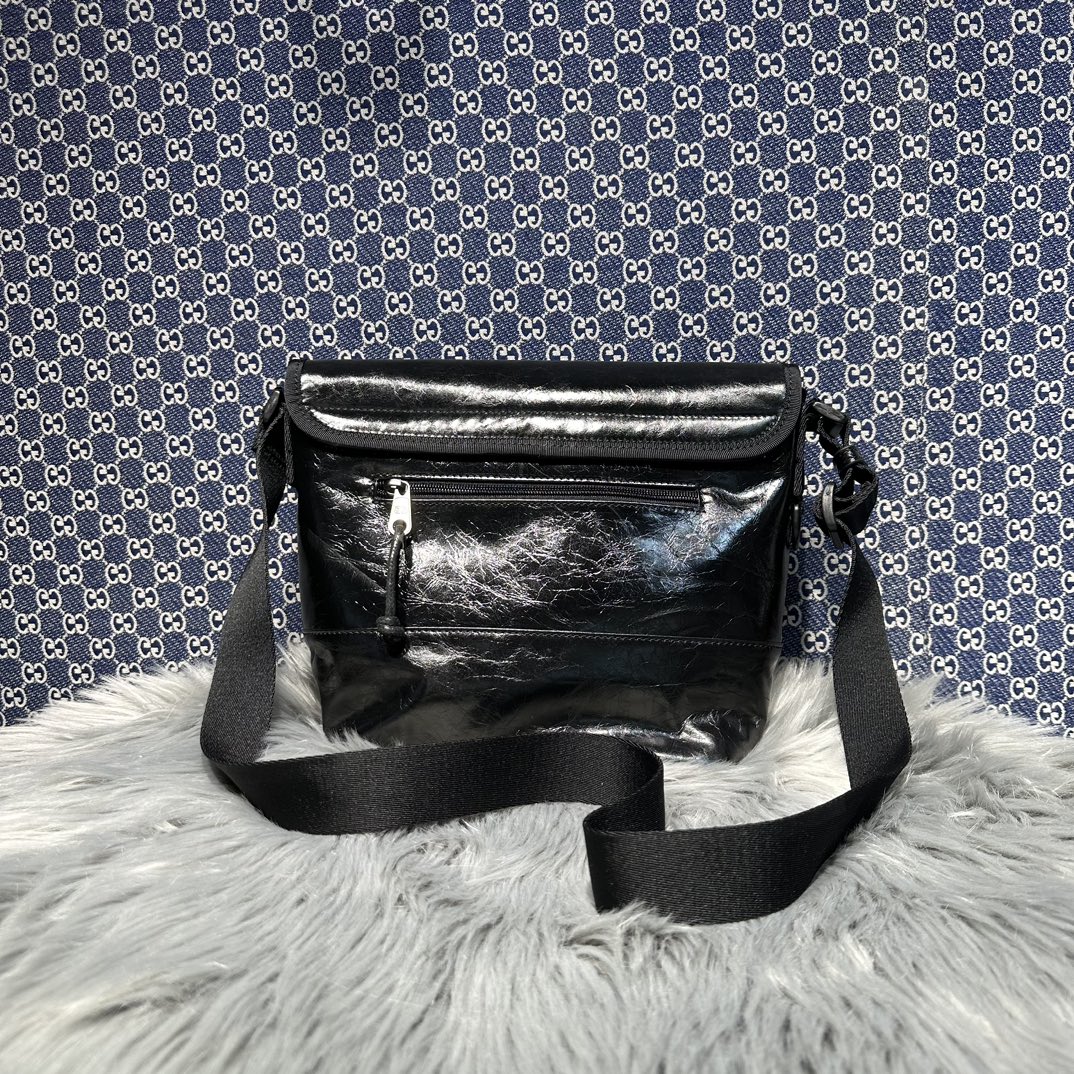 複刻balenciaga巴黎世家包包 Explorer 洗水牛皮郵差包小號斜揹包 