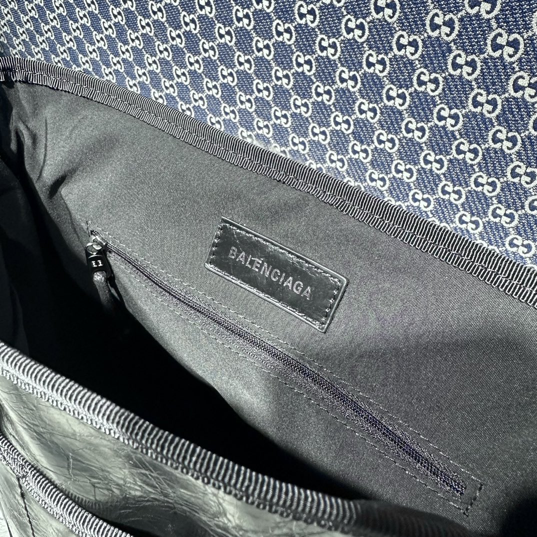 複刻balenciaga巴黎世家包包 Explorer 洗水牛皮郵差包小號斜揹包 