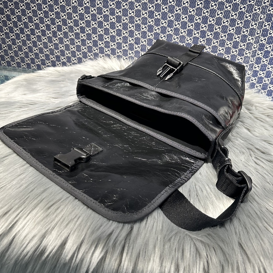複刻balenciaga巴黎世家包包 Explorer 洗水牛皮郵差包小號斜揹包 