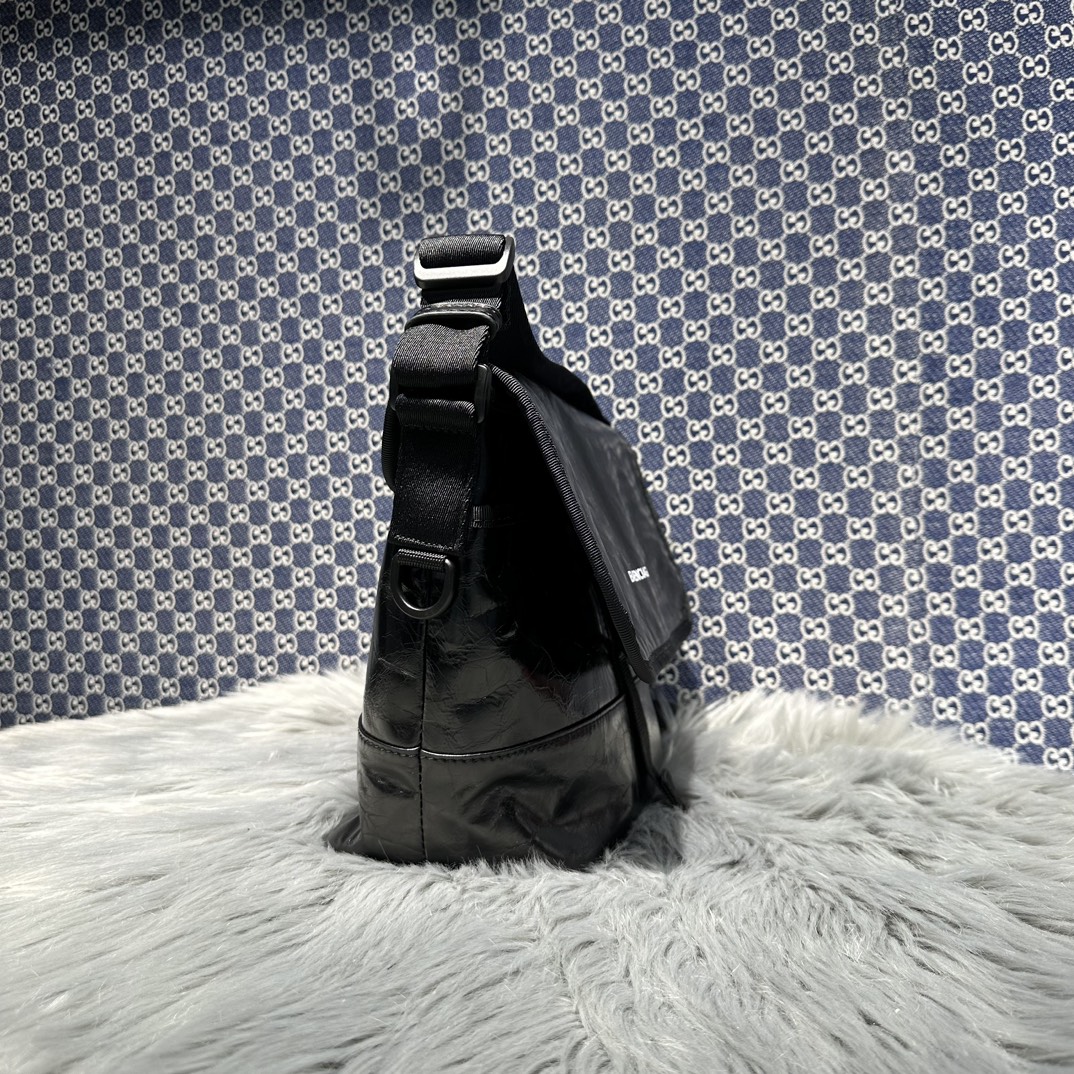 複刻balenciaga巴黎世家包包 Explorer 洗水牛皮郵差包小號斜揹包