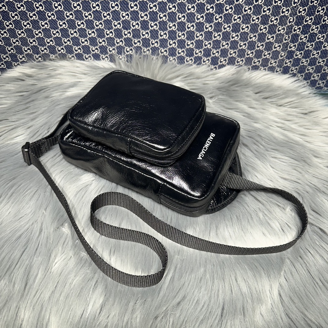 高仿複刻balenciaga巴黎世家 Explorer 細紋皮斜挎包