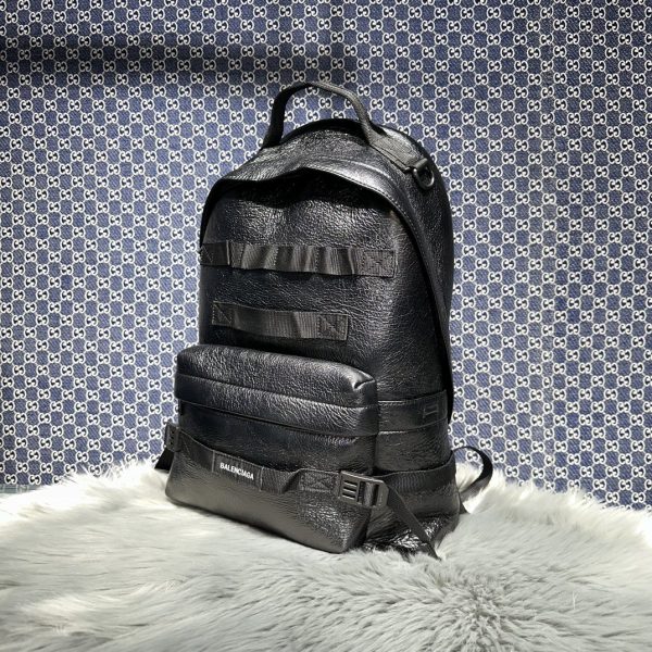 高仿複刻balenciaga巴黎世家 Army 中號黑色細紋牛皮革多用途雙肩包