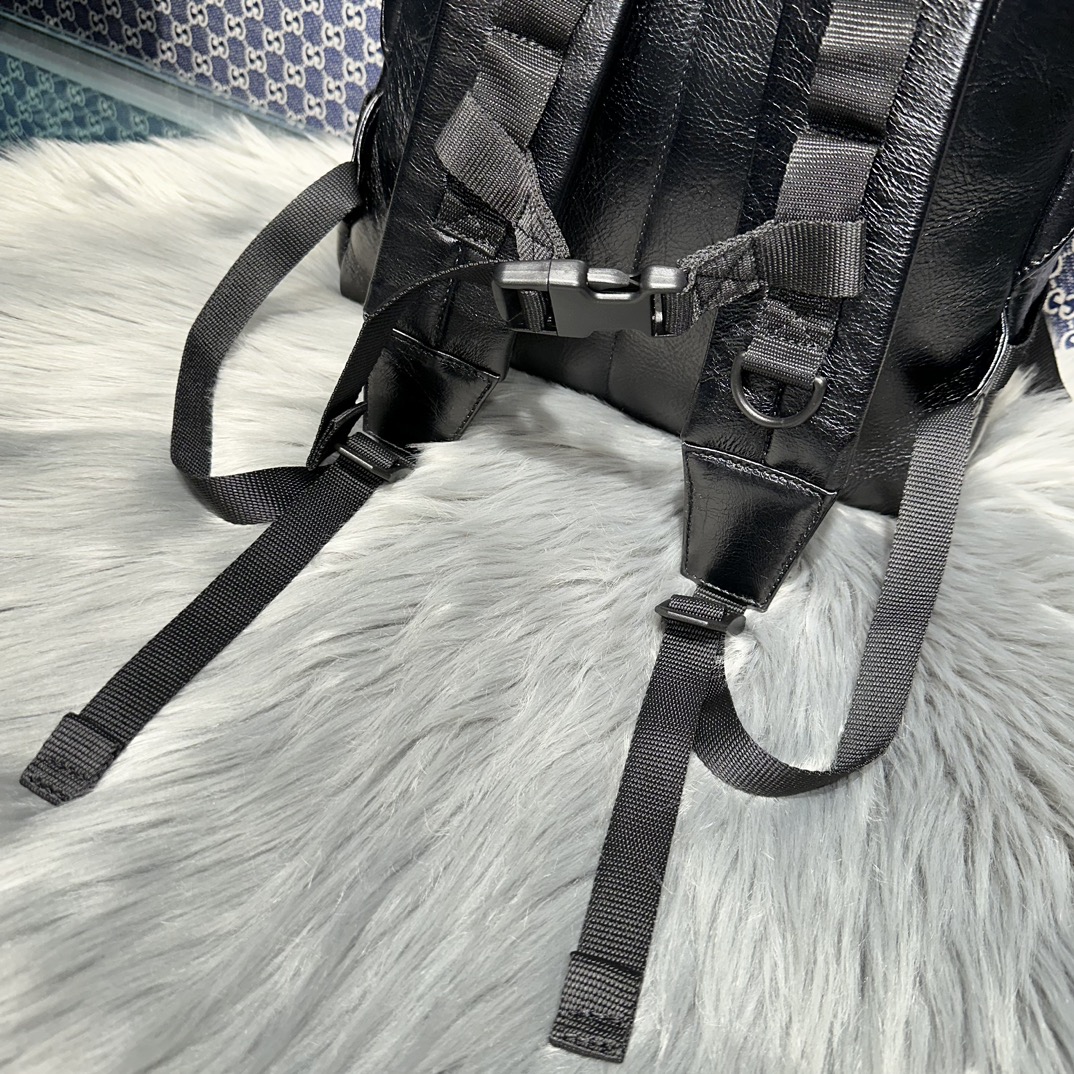高仿複刻balenciaga巴黎世家 Army 中號黑色細紋牛皮革多用途雙肩包