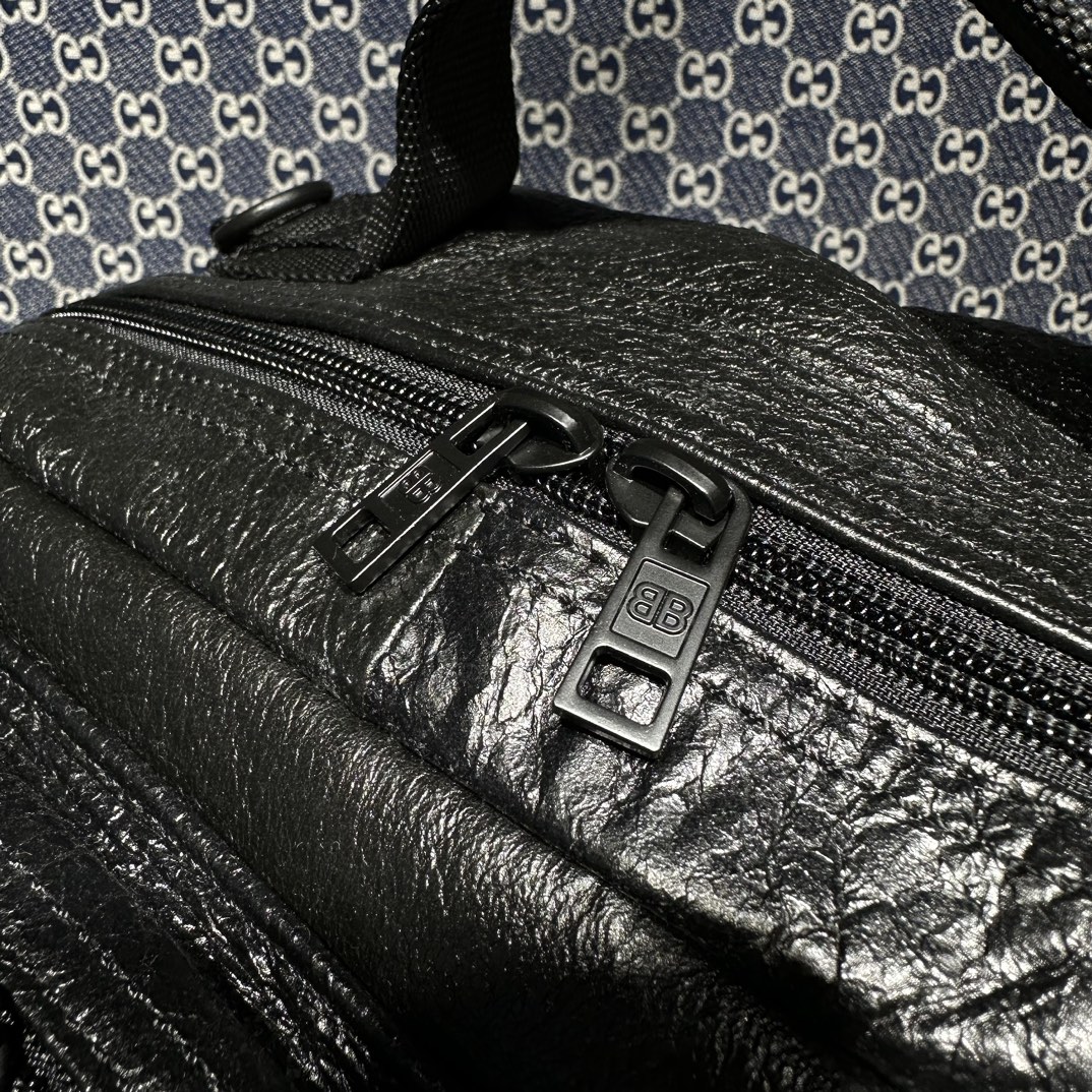 一比一複刻balenciaga巴黎世家 ARMY Space洗水牛皮 多用途雙肩包