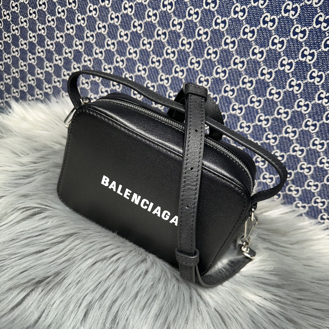 1比1複刻balenciaga巴黎世家 黑色柔滑小牛皮Everyday加小號相機包