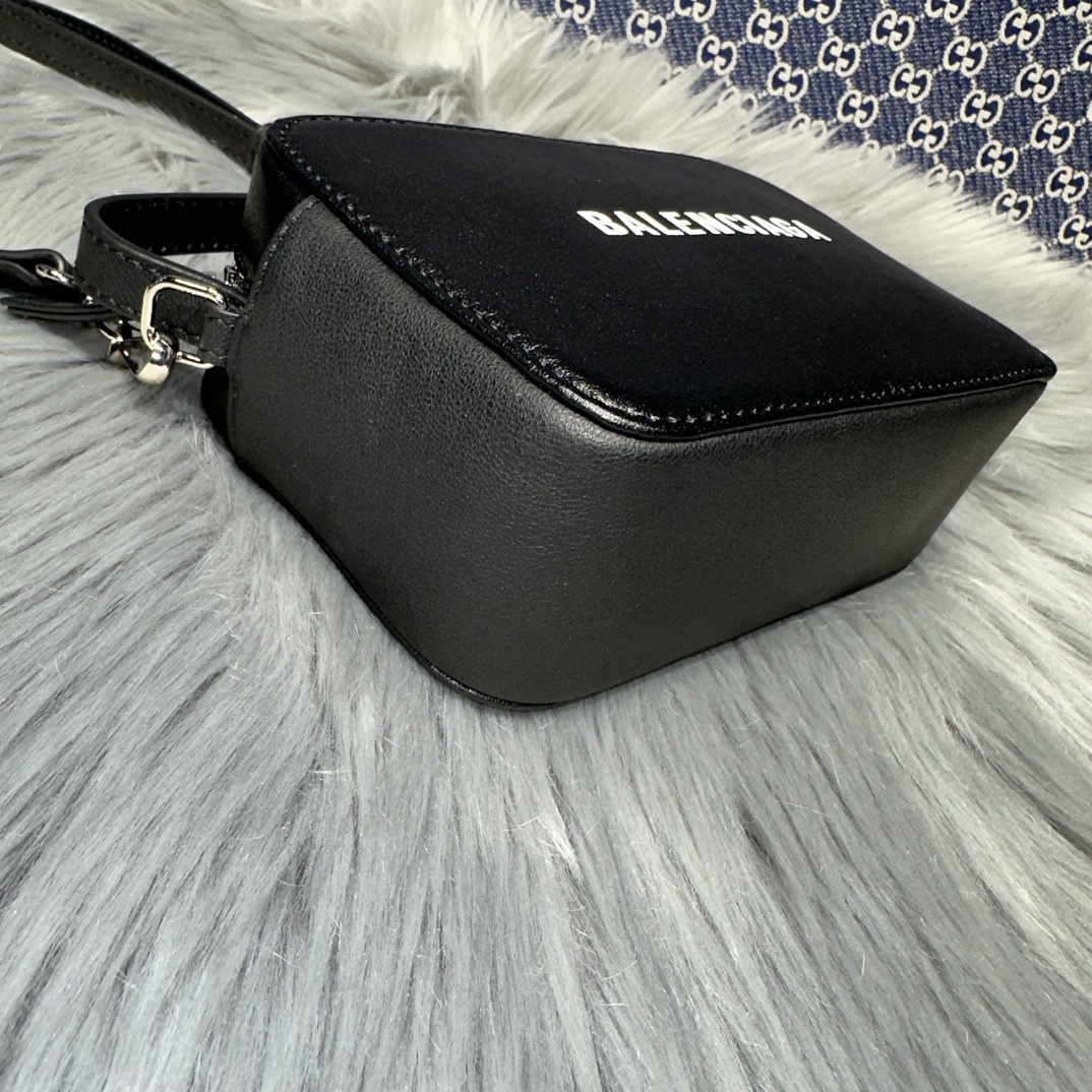 1比1複刻balenciaga巴黎世家 黑色柔滑小牛皮Everyday加小號相機包