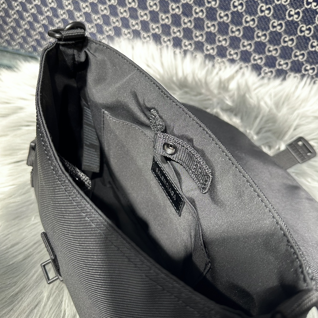 原單複刻balenciaga巴黎世家 Army 黑色尼龍郵差包