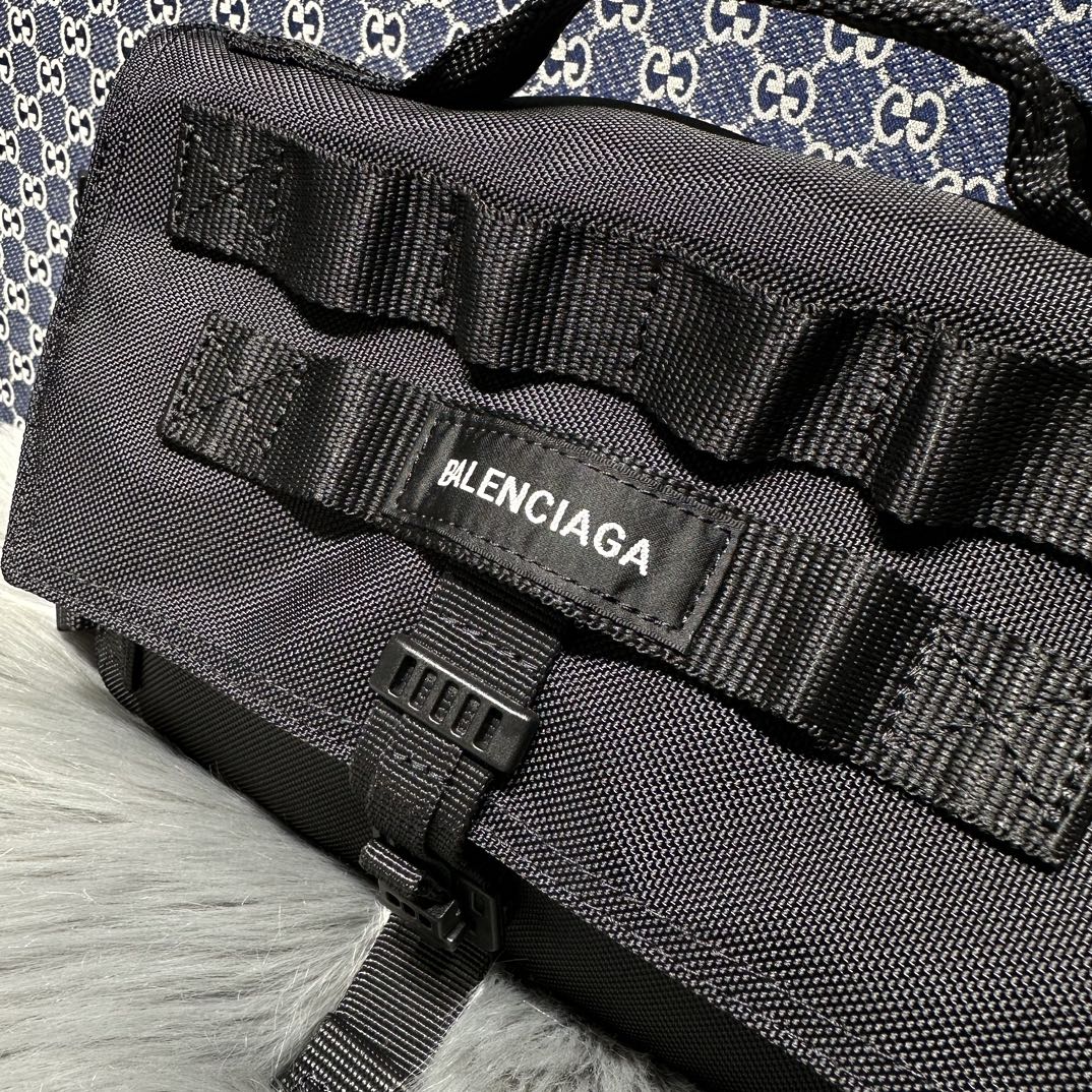 原單複刻balenciaga巴黎世家 Army 黑色尼龍郵差包