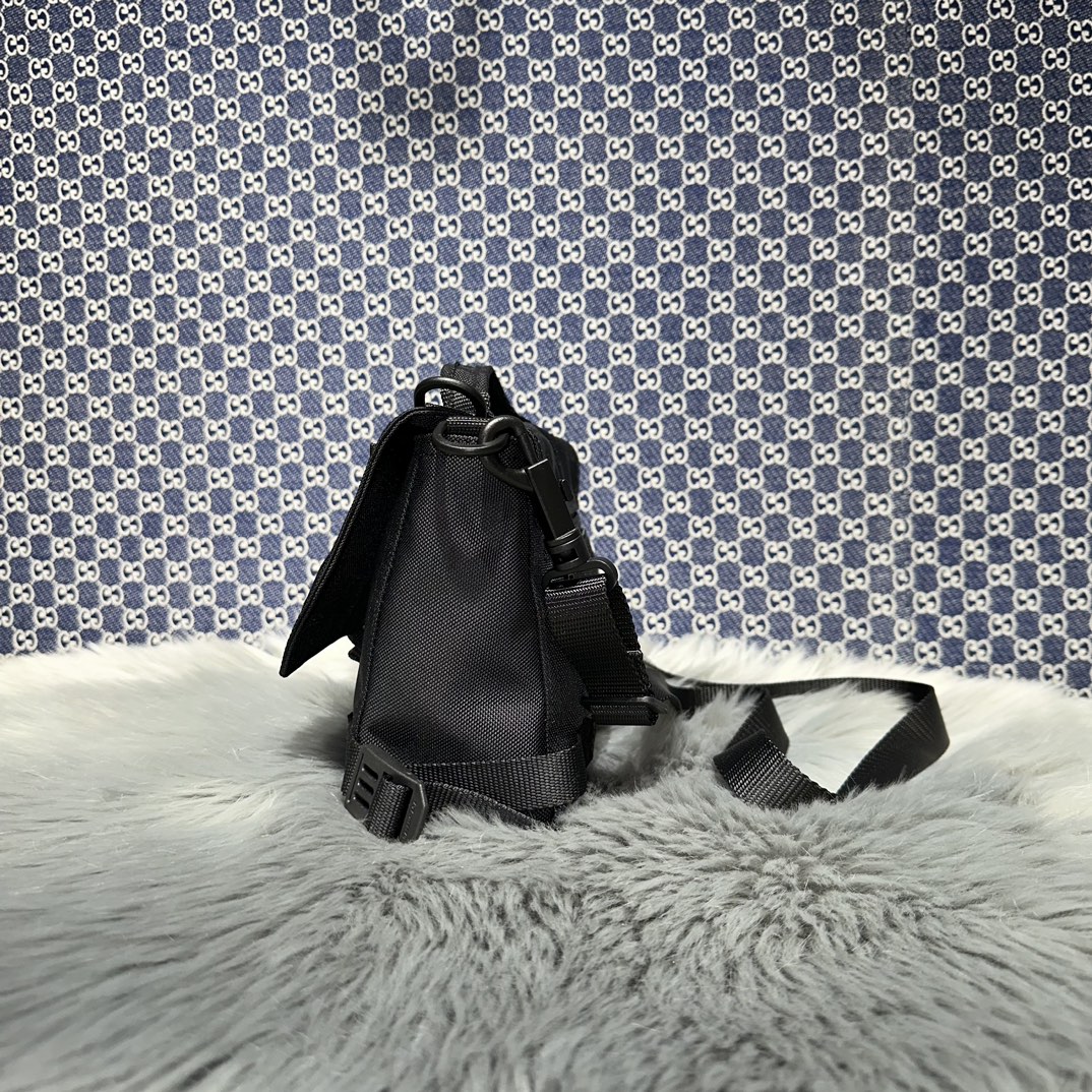 原單複刻balenciaga巴黎世家 Army 黑色尼龍郵差包