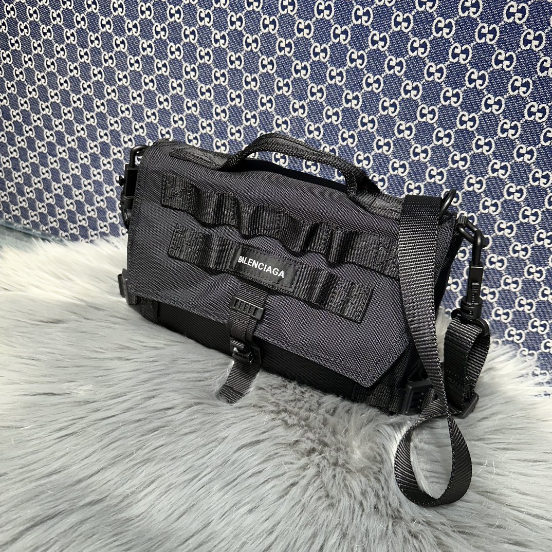 原單複刻balenciaga巴黎世家 Army 黑色尼龍郵差包