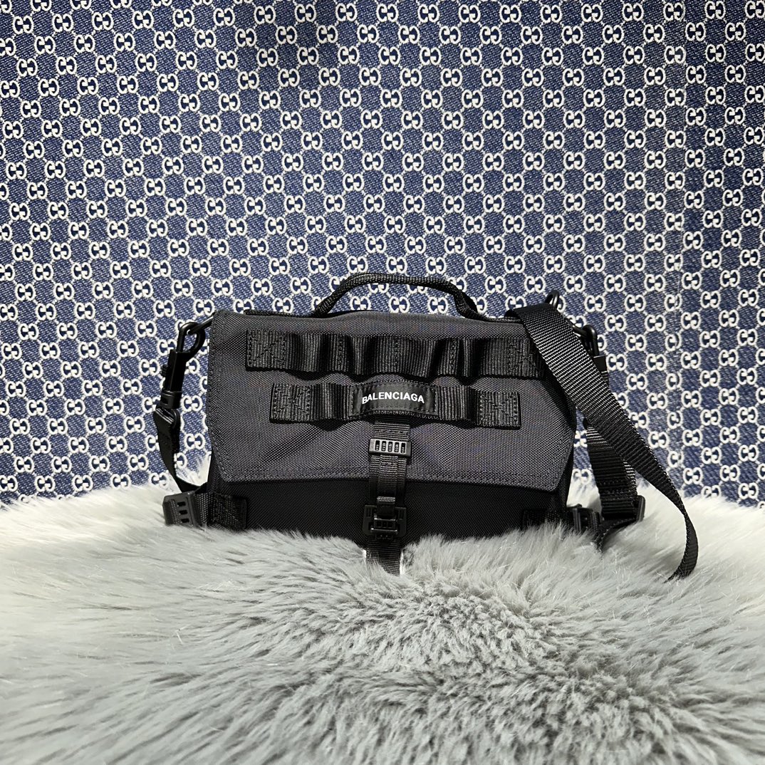 原單複刻balenciaga巴黎世家 Army 黑色尼龍郵差包