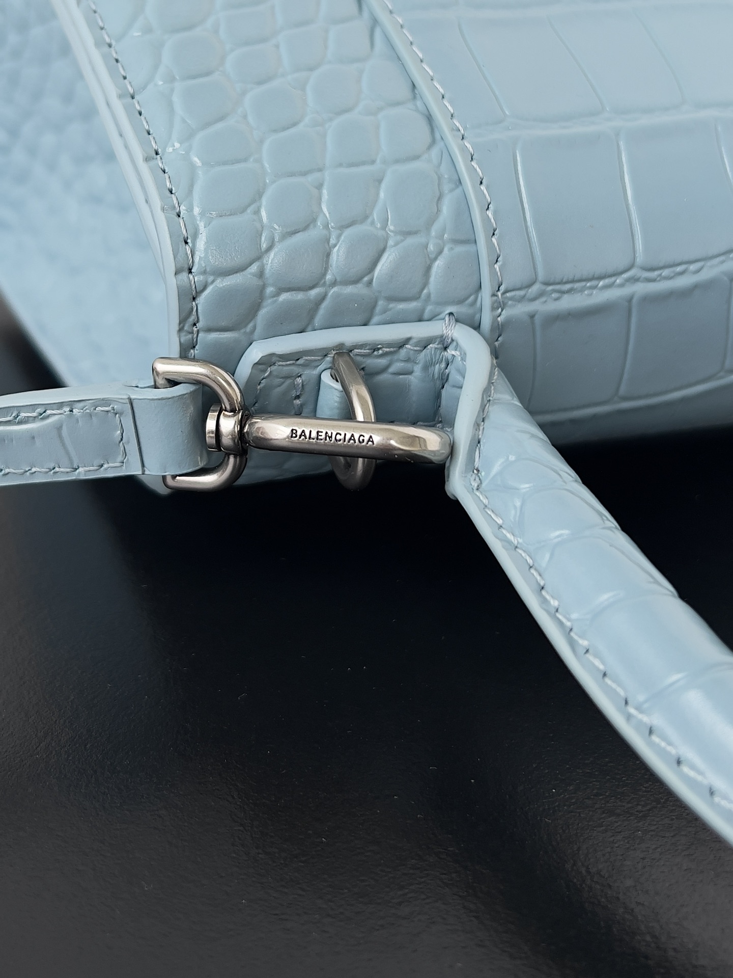 高仿balenciaga巴黎世家 HOURGLASS 鱷魚紋壓紋手提包沙漏包淺藍