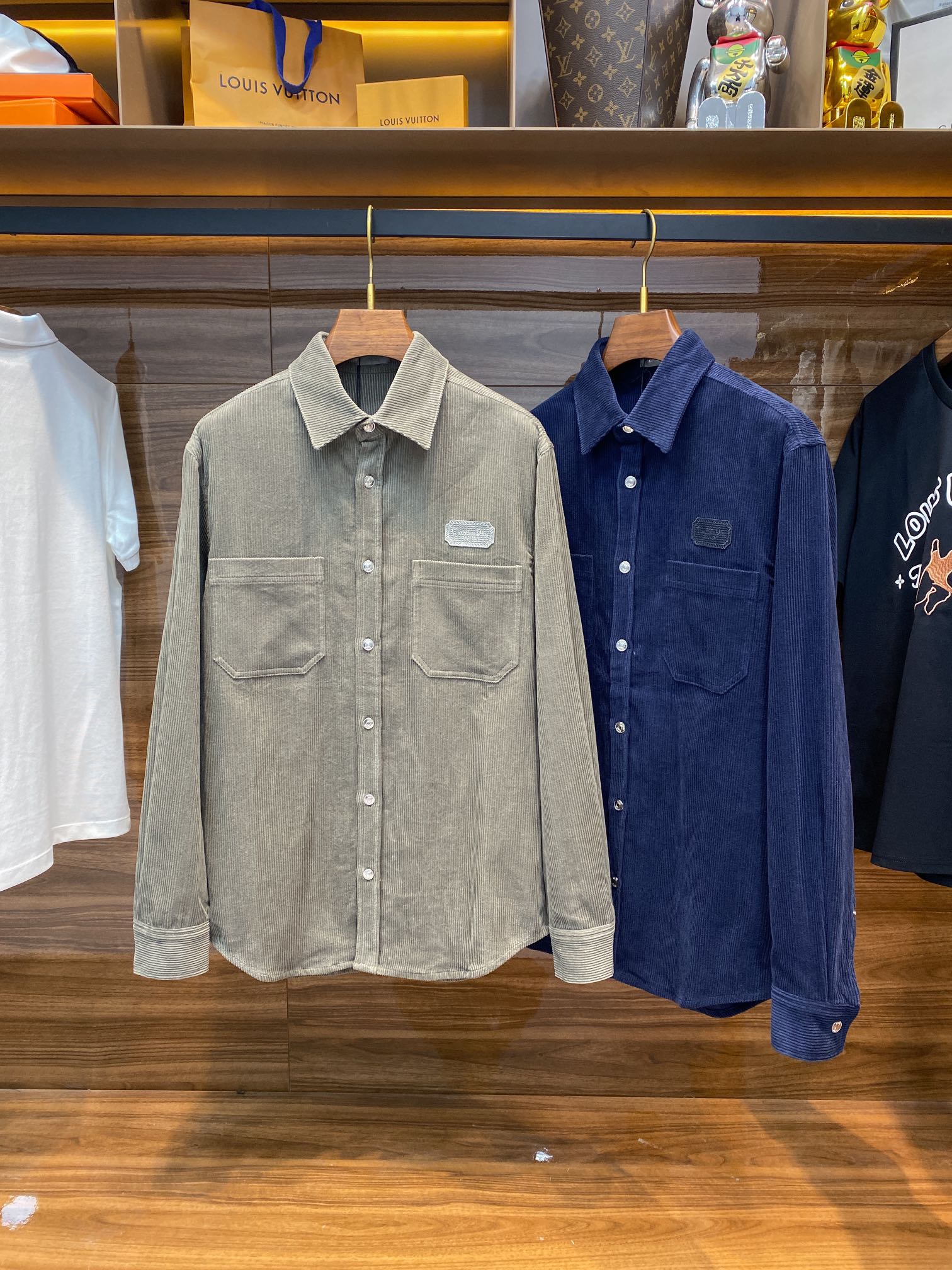 DIOR高仿衣服外套燈芯絨面料薄襯衣