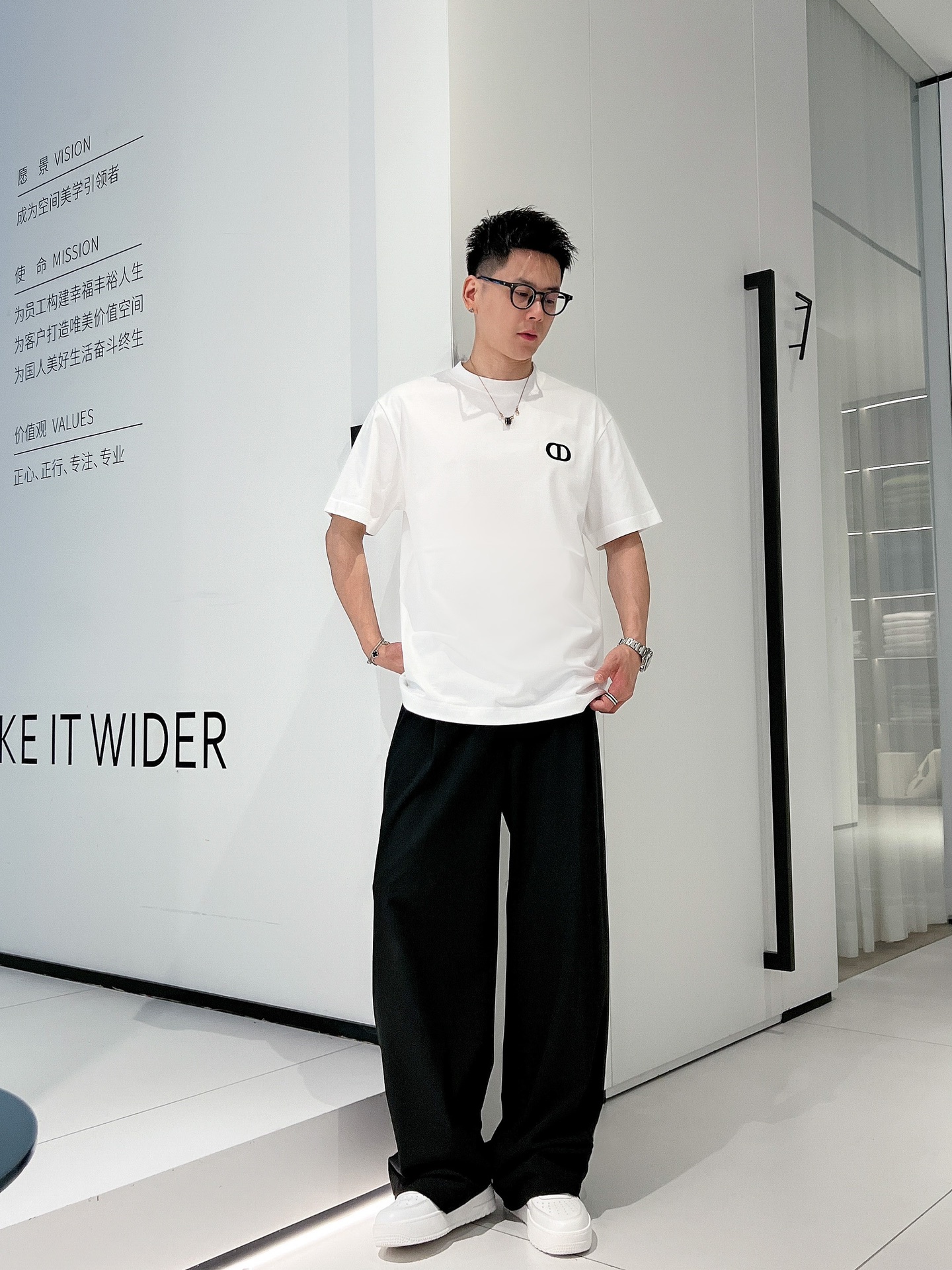 高仿男裝DIOR圓領短袖T恤專櫃同步
