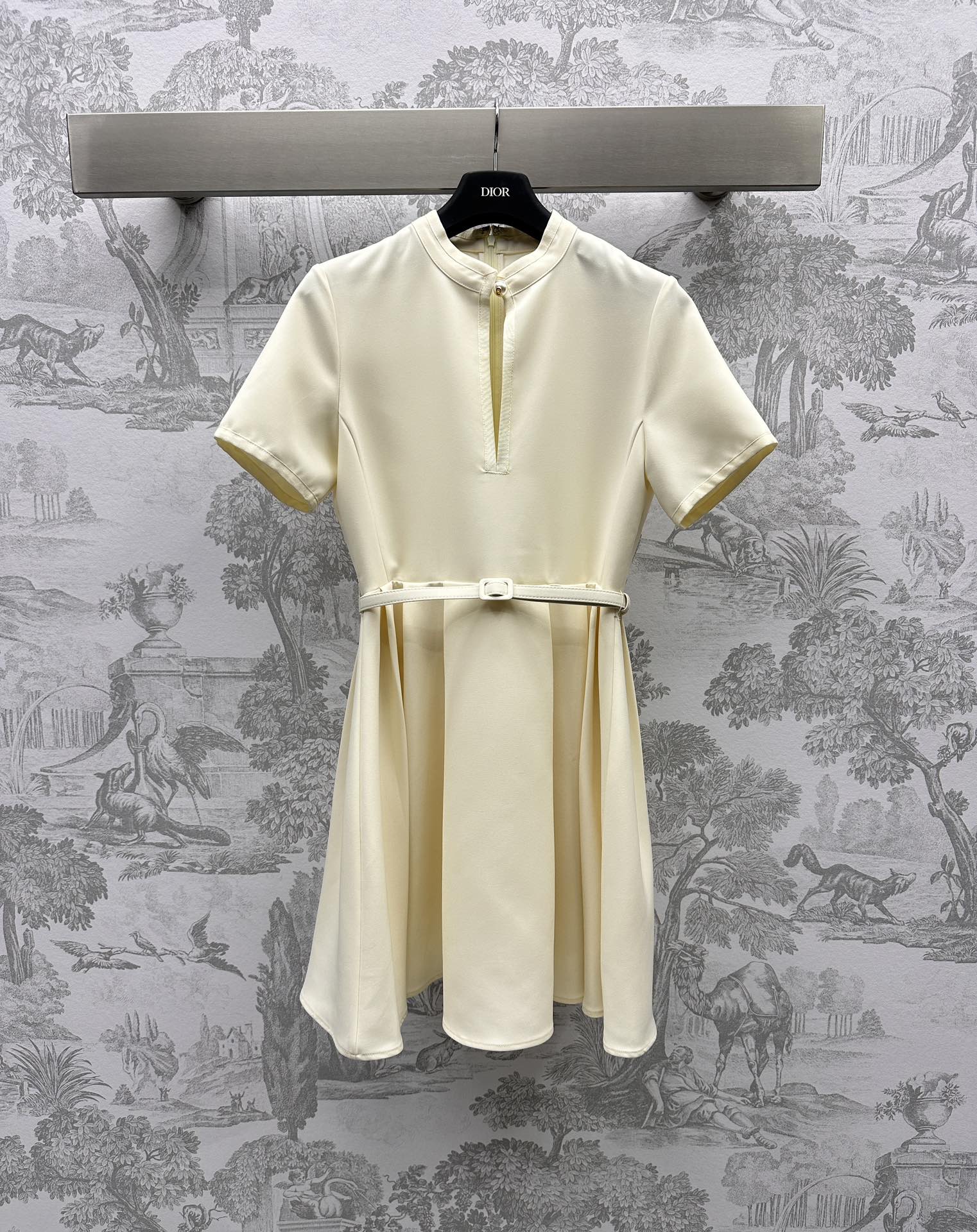早秋新款 DIOR 高仿衣服女款連衣裙 經典顯瘦氣質