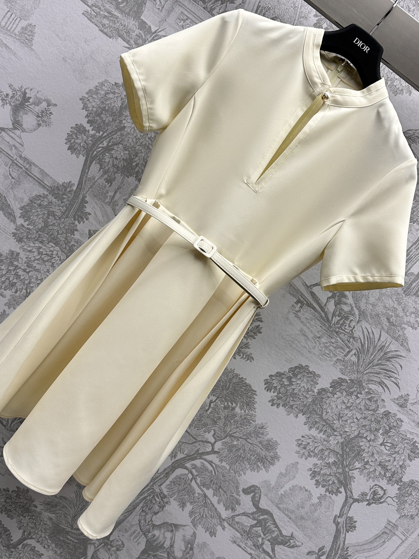 早秋新款 DIOR 高仿衣服女款連衣裙 經典顯瘦氣質