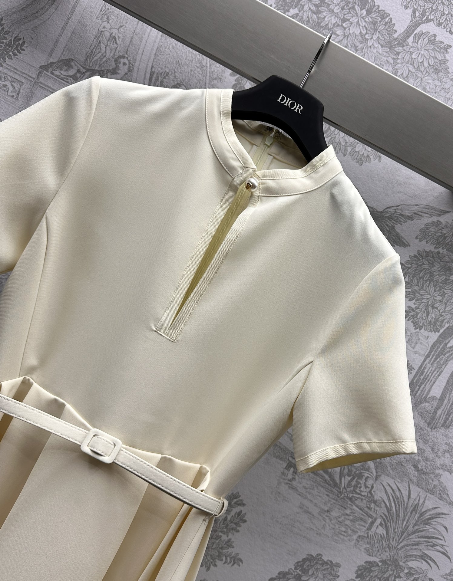 早秋新款 DIOR 高仿衣服女款連衣裙 經典顯瘦氣質