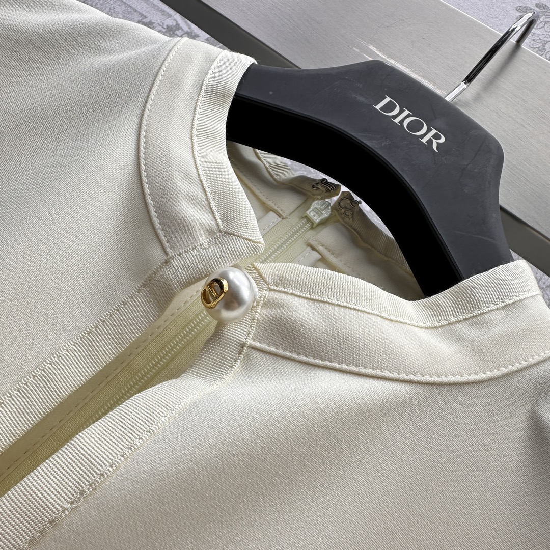 早秋新款 DIOR 高仿衣服女款連衣裙 經典顯瘦氣質