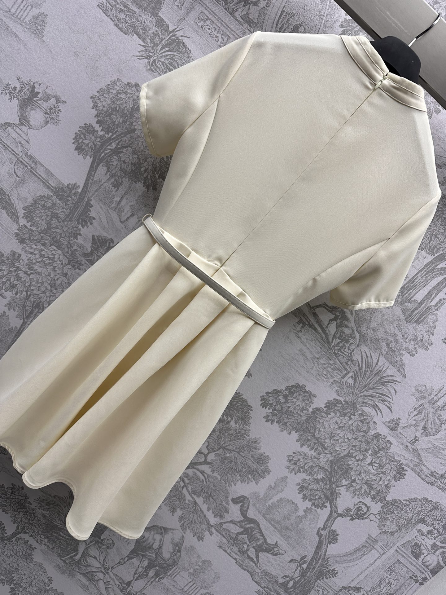 早秋新款 DIOR 高仿衣服女款連衣裙 經典顯瘦氣質
