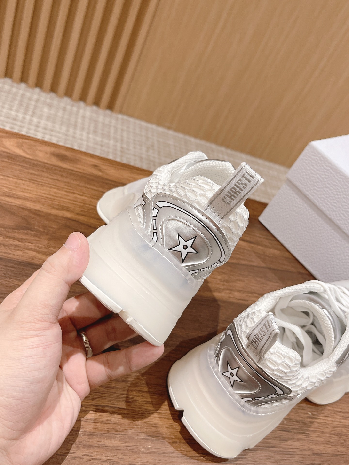 卓越經典DIOR高仿女款休閒鞋
