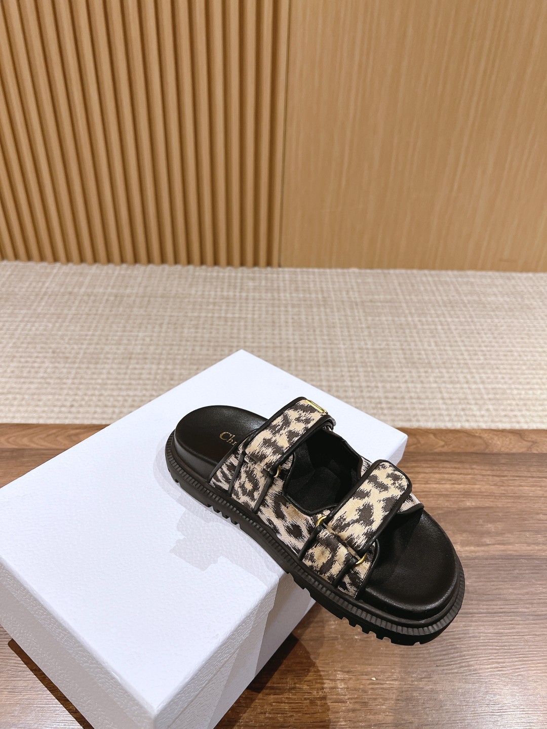 Dior 精緻版 雙魔鬼氈厚底涼鞋 百搭人氣 都會輕奢