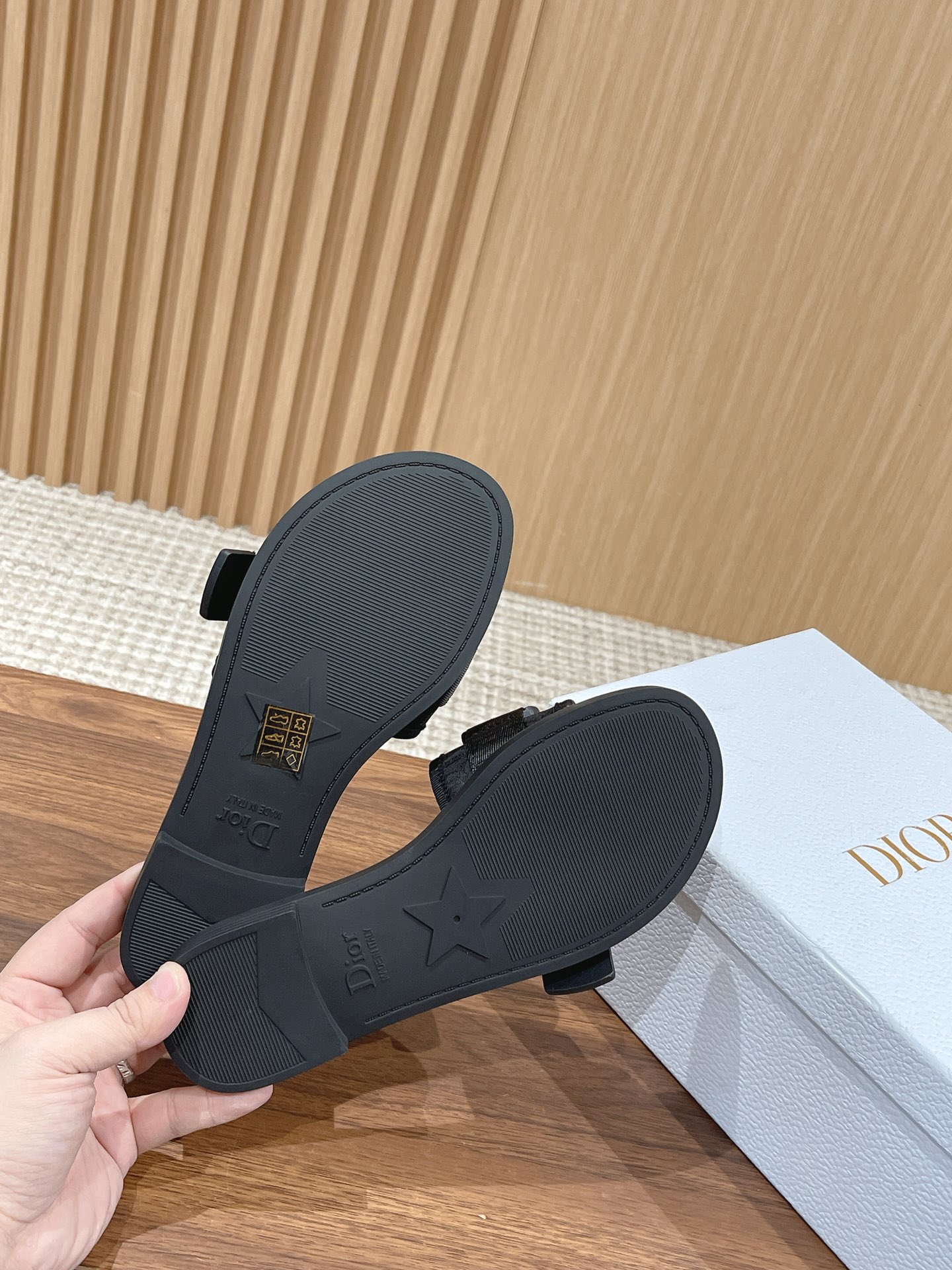 高仿女裝魔術貼涼鞋拖鞋 頂級復刻