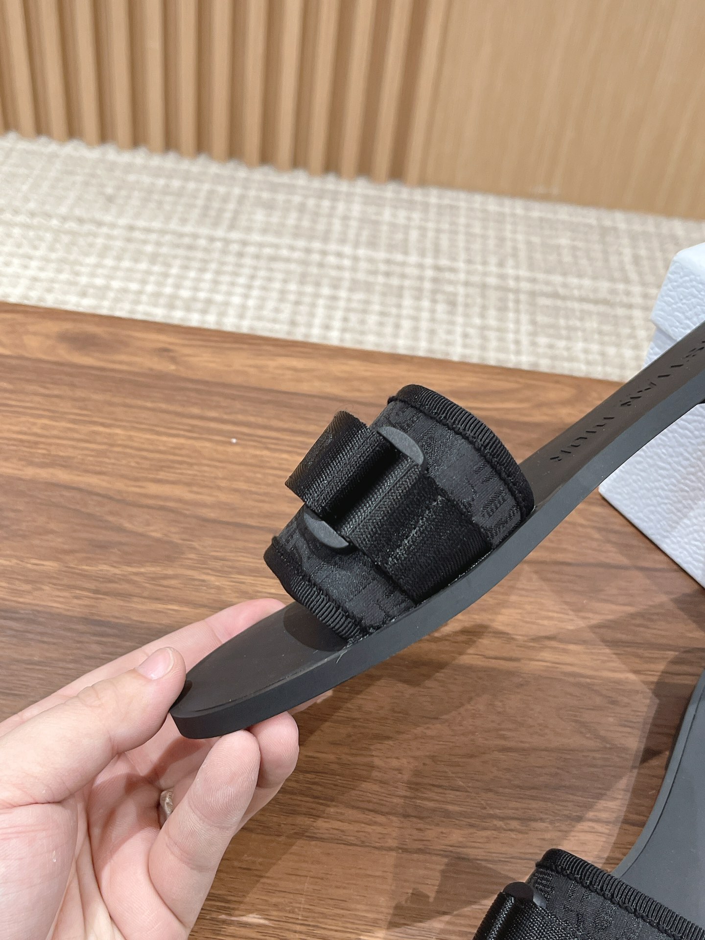 高仿女裝魔術貼涼鞋拖鞋 頂級復刻