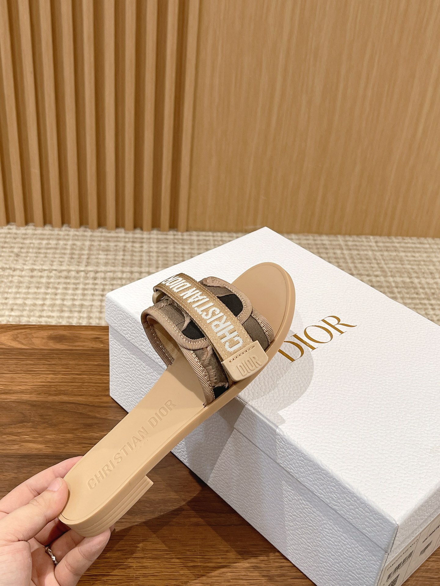 DIOR頂級高仿原單女款真皮涼鞋