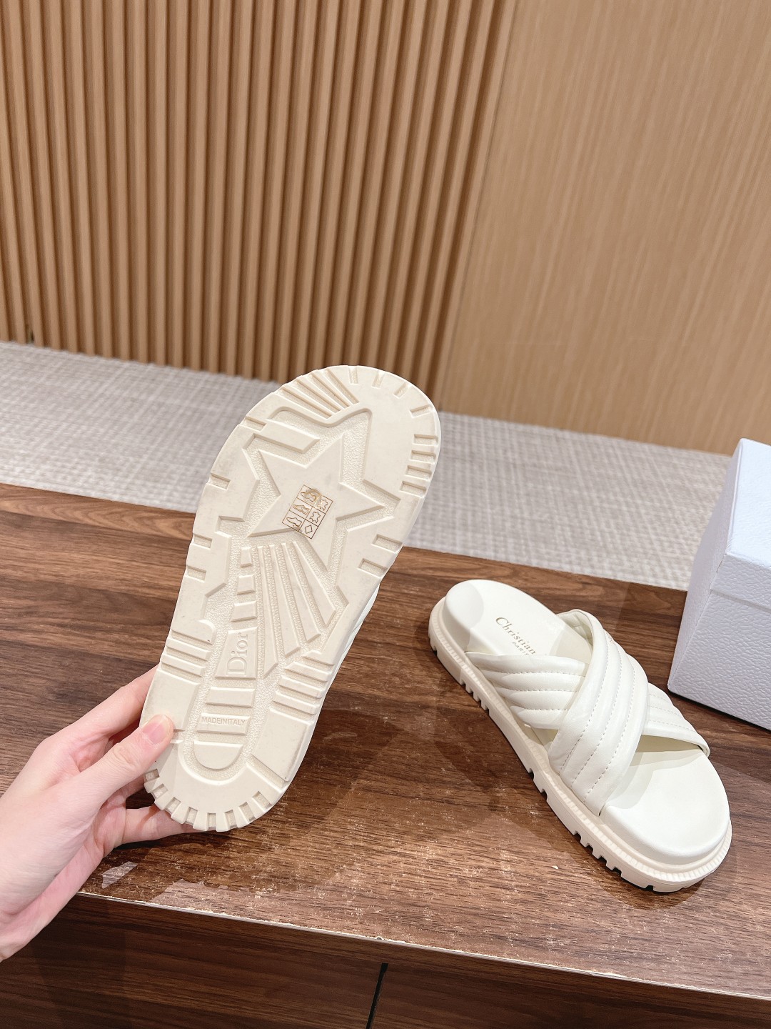 DIOR迪奧超級復刻高仿女款涼鞋拖鞋