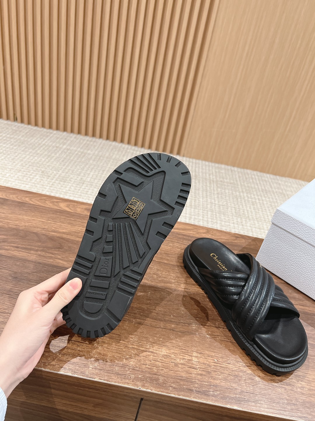DIOR頂級原單高仿女款真皮涼鞋