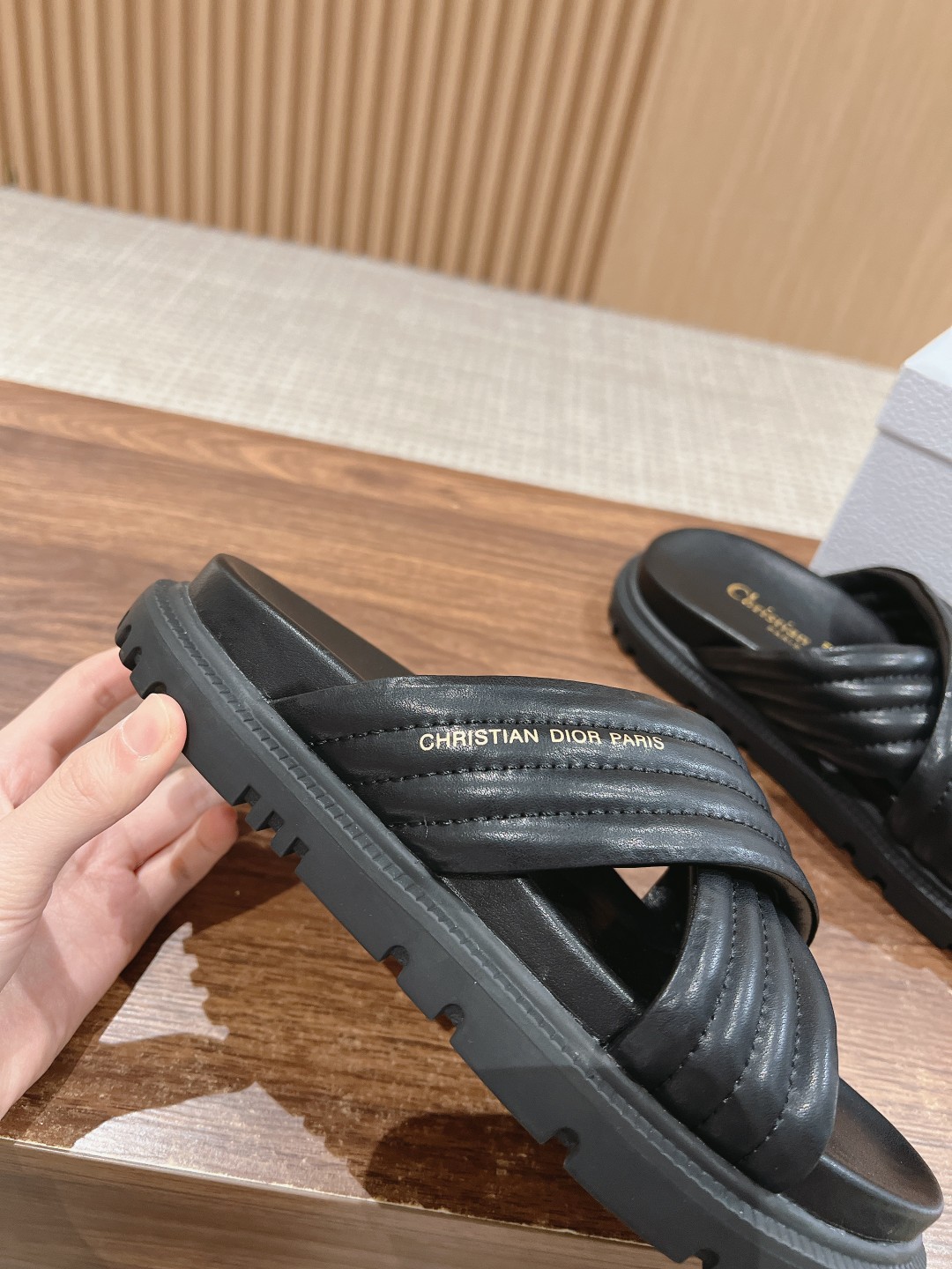 DIOR頂級原單高仿女款真皮涼鞋